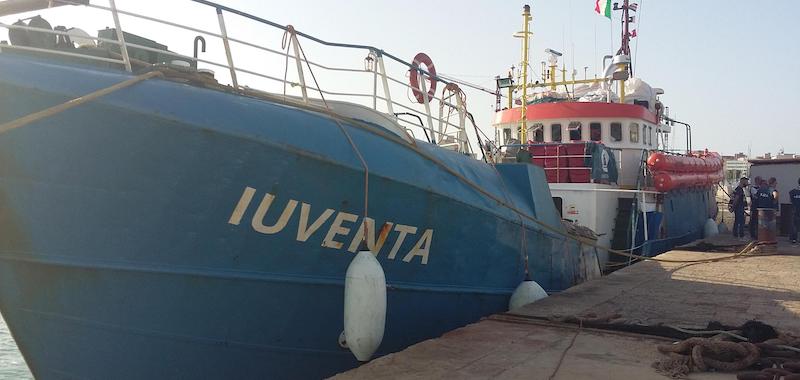 La nave Iuventa della ONG tedesca Jugend Rettet, tra quelle su cui ha indagato la procura di Trapani (ANSA/GIANFRANCO CRISCENTI)