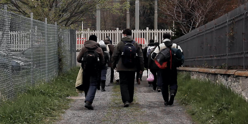 I migranti in partenza da Oulx verso le montagne che portano in Francia (Foto di Valentina Lovato)