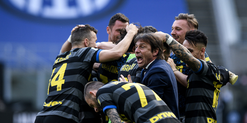 L'Inter esulta per il gol della vittoria segnato da Matteo Darmian contro il Verona (Piero Cruciatti/LaPresse)