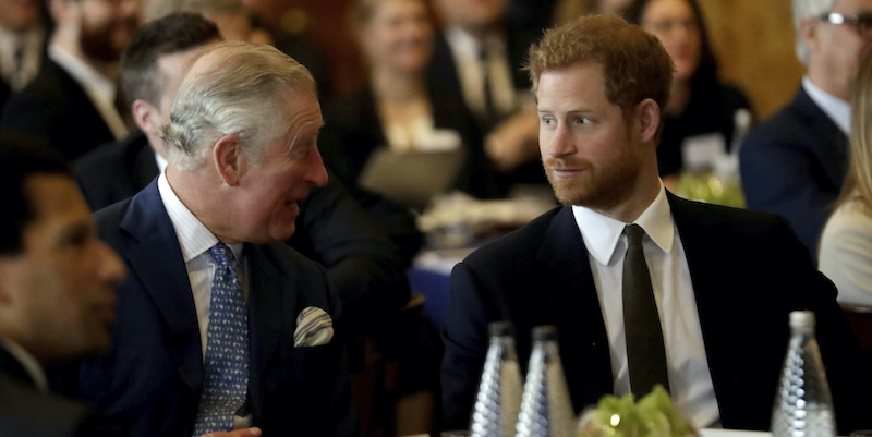 Il principe Harry del Regno Unito con il padre, il principe Carlo (AP Photo/Matt Dunham, Pool)