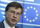 Il commissario europeo per il Commercio ha detto che la ratifica di un grande accordo sugli investimenti tra Unione Europea e Cina è sospesa