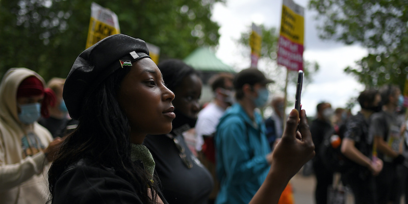 Sasha Johnson durante una protesta del Black Lives Matter a Londra nel 2020 (AP Photo/Alberto Pezzali, File)