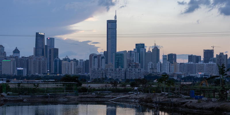 Il grattacielo SEG Plaza a Shenzen, in Cina (EPA/JEROME FAVRE/ANSA)