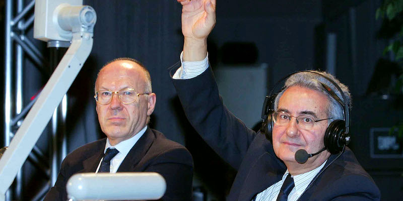 Aldo Forbice, a destra, durante una puntata di Zapping su Rai Radio 1, con l'ex direttore dell'Ansa Pierluigi Magnaschi (ALESSIA PARADISI/ANSA/TO)