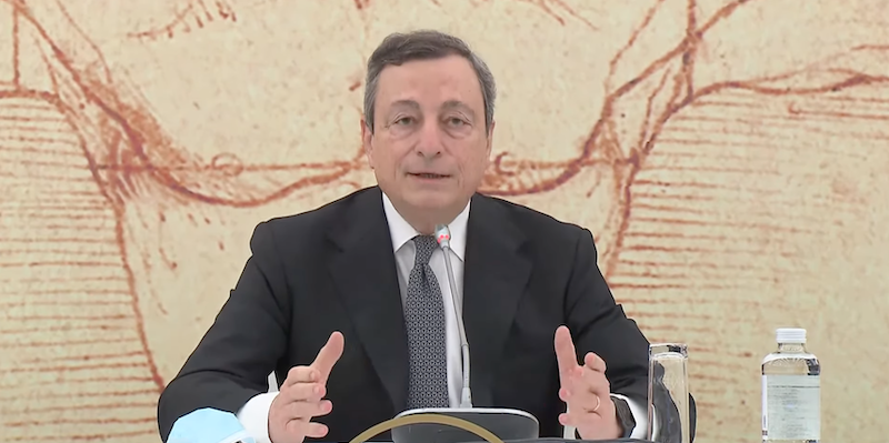 Il presidente del Consiglio italiano Mario Draghi durante l'annuncio del "pass verde nazionale"