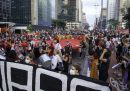 Decine di migliaia di persone hanno manifestato in Brasile per chiedere l'impeachment di Bolsonaro