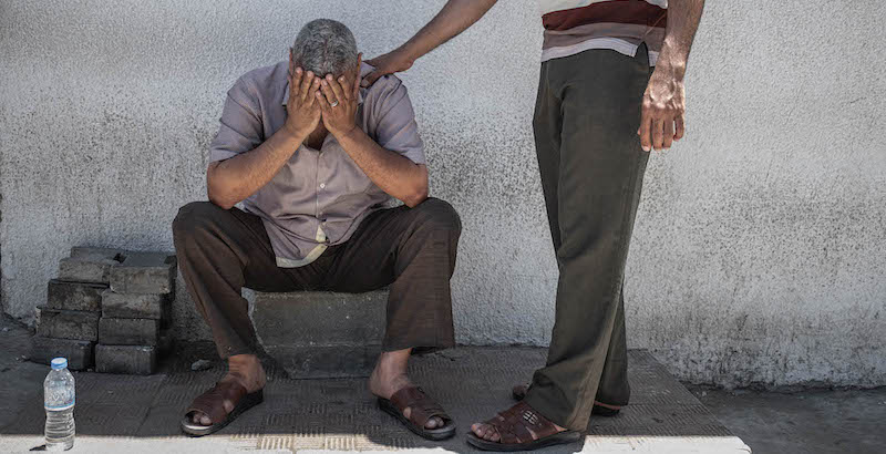 Un uomo piange la morte di un familiare, Gaza, 19 maggio
(Fatima Shbair/Getty Images)