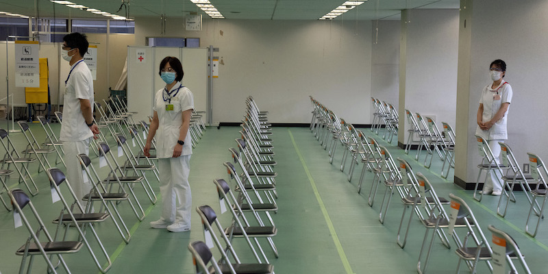 Un centro per le vaccinazioni di massa a Tokyo (Carl Court/Getty Images)