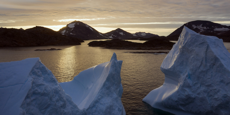Il mare nei pressi della città di Kulusuk, in Groenlandia (AP Photo/Felipe Dana)