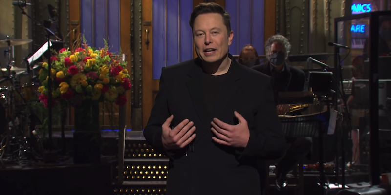 Elon Musk durante il Saturday Night Live (YouTube)