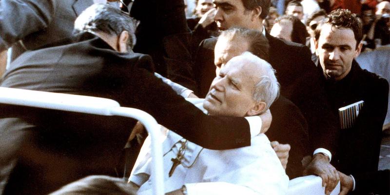 Giovanni Paolo II ferito in piazza San Pietro (ANSA)