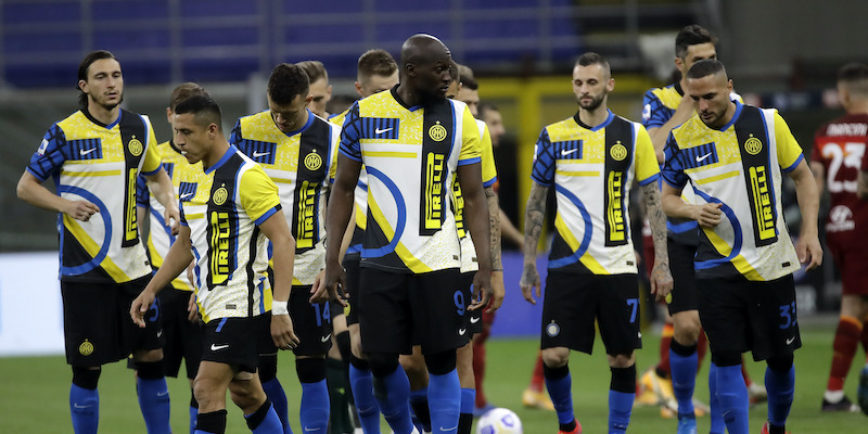 I giocatori dell'Inter dopo la vittoria contro la Roma (AP Photo/Luca Bruno)