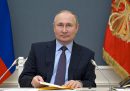 Putin dice che il vaccino Sputnik V è efficace come un kalashnikov