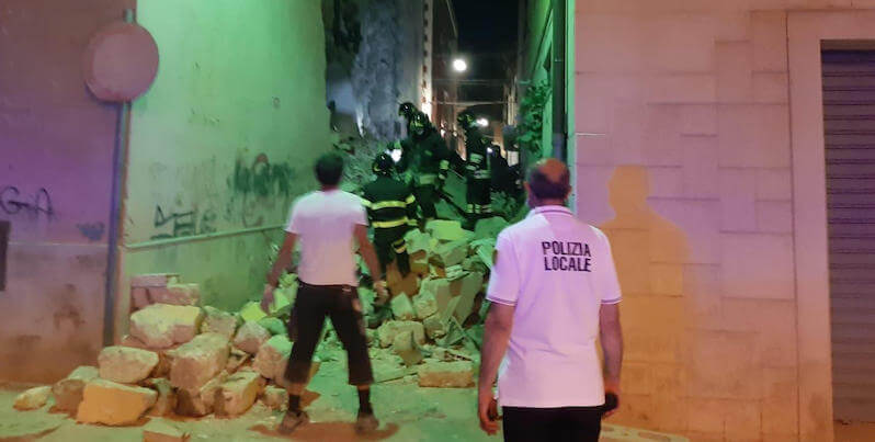Il crollo di una palazzina in via Curci, Barletta, 16 giugno 2021
(ANSA/Maria Pia Garrinella)