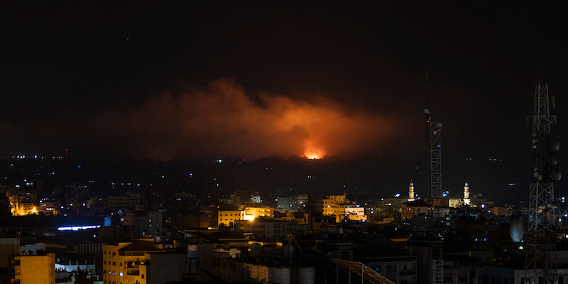 Un bombardamento a Gaza risalente alla guerra del mese scorso (AP Photo/Khalil Hamra)