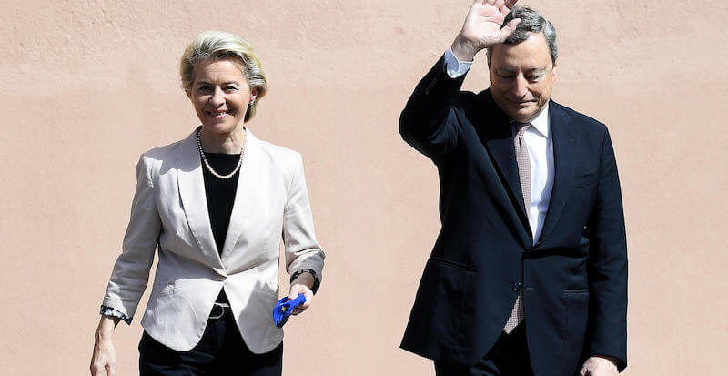 Mario Draghi e Ursula von der Leyen (ANSA/ETTORE FERRARI/POOL)
