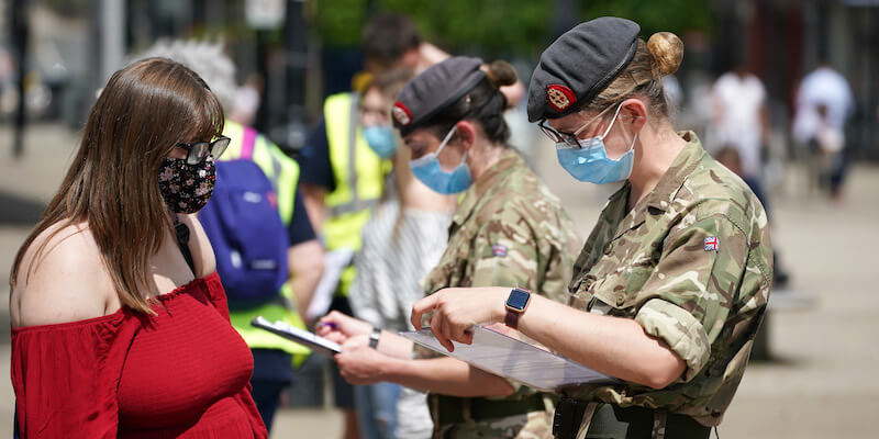 Un hub vaccinale a Bolton, in Inghilterra (Christopher Furlong/Getty Images)