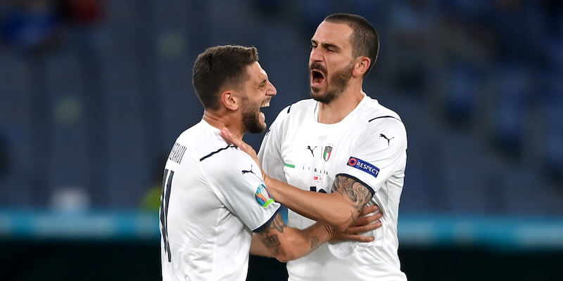 Domenico Berardi e Leonardo Bonucci dopo il primo gol alla Turchia (Mike Hewitt/Getty Images)