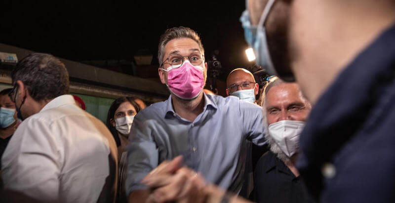 Matteo Lepore dopo la notizia della vittoria alle primarie del centrosinistra per la scelta del candidato sindaco di Bologna, 20 giugno 2021 (ANSA/MAX CAVALLARI)