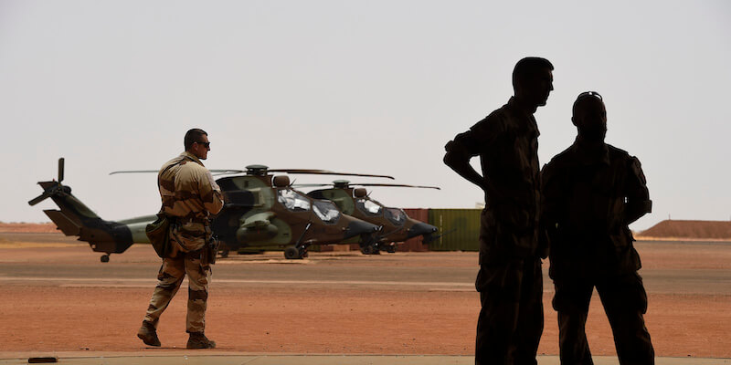 Soldati francesi in Mali, nel 2017 (Christophe Petit Tesson, Pool via AP)