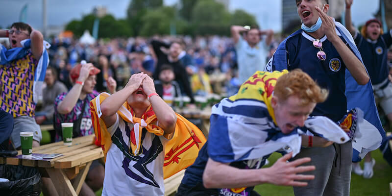 Tifosi scozzesi si disperano durante Inghilterra-Scozia (Jeff J Mitchell/Getty Images)