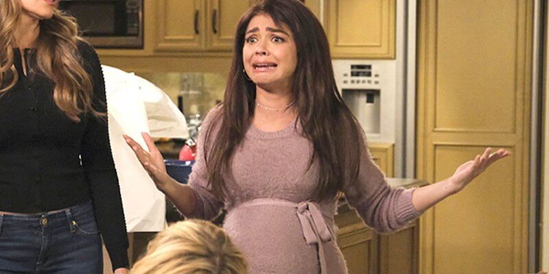 Sarah Hyland in una scena della serie tv comedy "Modern family"