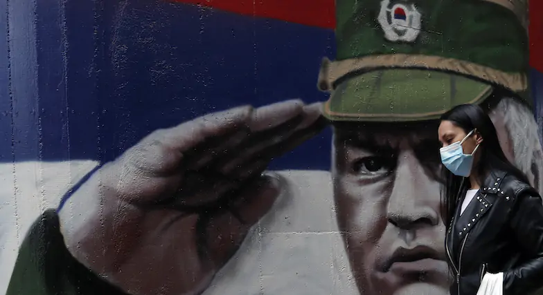 Un murales dedicato a Ratko Mladić a Belgrado, Serbia (AP Photo/Darko Vojinovic, File)