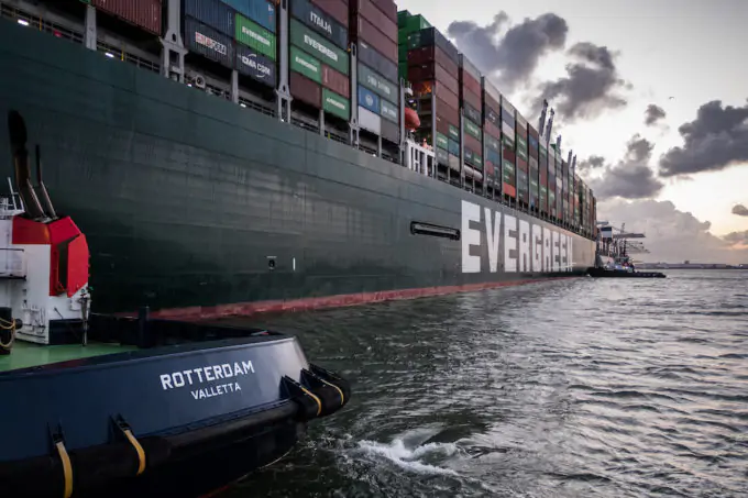 La Ever Given nel porto di Rotterdam (Sanne Derks/Getty Images)