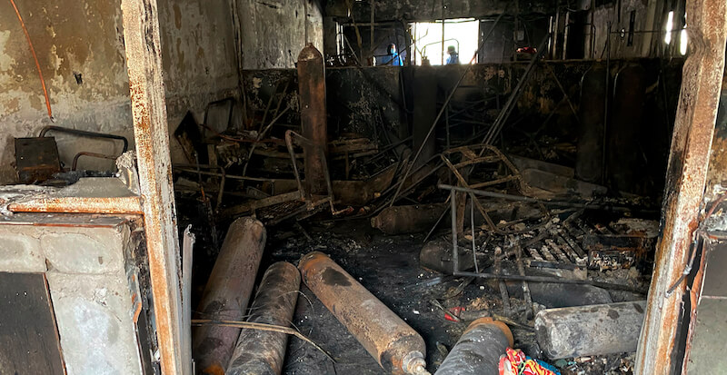 Un'immagine dell'ospedale di Baghdad colpito da un incendio lo scorso aprile (AP Photo/Khalid Mohammed)