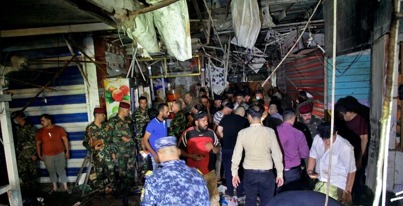 Almeno 35 persone sono morte in un attentato suicida a Baghdad, in Iraq