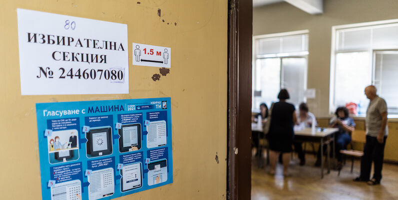 Un seggio elettorale a Sofia, Bulgaria, 11 luglio 2021 (Hristo Rusev/Getty Images)