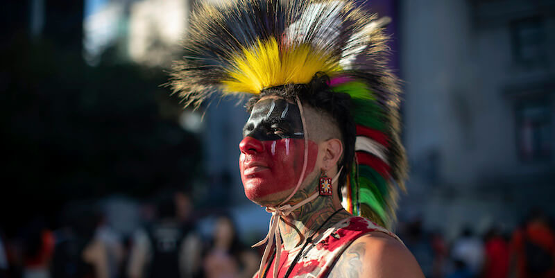 La storia del «genocidio culturale» dei popoli indigeni del Canada