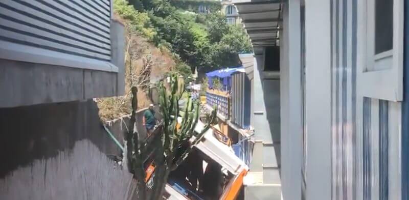 Un autobus è caduto in una scarpata a Capri: ci sono un morto e più di venti feriti
