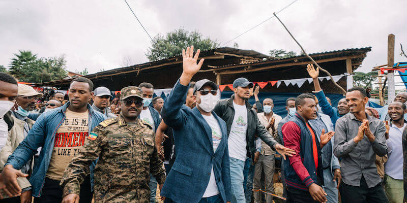 Ahmed visita un seggio elettorale a Beshasha (Aron Simeneh/Ethiopian Office of the Prime Minister via Getty Images)