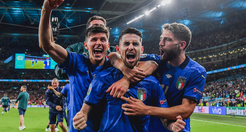 L'Italia festeggia la vittoria della semifinale degli Europei contro la Spagna, Londra, 6 luglio
(Justin Tallis/Pool Photo via AP)