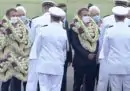 In Polinesia Macron è stato ricoperto di fiori, ma non così tanto