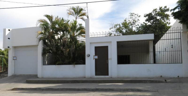 La casa di Culiacán dove abitava Joaquín “El Chapo” Guzmán quando sfuggì alla cattura della polizia, nel febbraio del 2014, che ora è stata inserita nella lotteria del prossimo 15 settembre. (AP Photo/ Adriana Gomez)