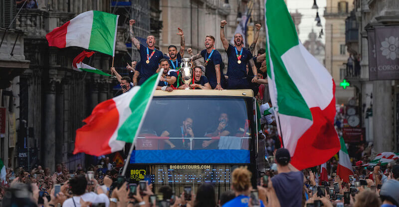 La sfilata della nazionale per vittoria degli Europei di calcio, Roma, 12 luglio
(AP Photo/Alessandra Tarantino)