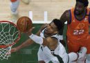 I Milwaukee Bucks hanno vinto gara-4 delle finali di basket NBA contro i Phoenix Suns, pareggiando la serie 2-2