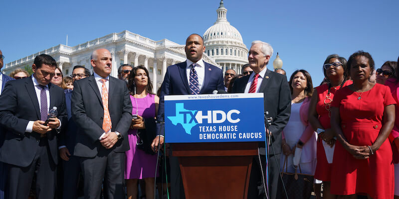 I deputati Democratici texani durante una conferenza stampa a Washington (AP Photo/J. Scott Applewhite)