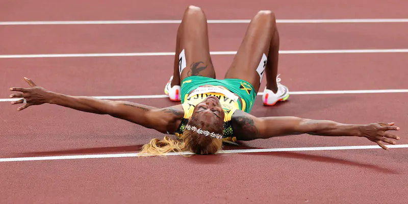Elaine Thompson-Herah dopo aver vinto la finale femminile dei 100 metri (Patrick Smith/Getty Images)