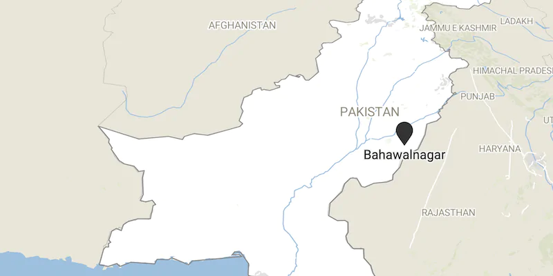Almeno 3 persone sono state uccise nell'esplosione di una bomba nel Pakistan centrale