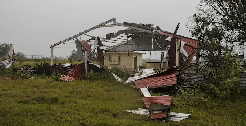 Un edificio distrutto dalla tempesta tropicale Grace nello stato messicano del Veracruz (AP Photo/Felix Marquez)