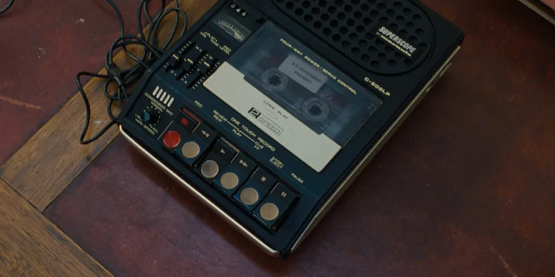 Un registratore nel film “American Hustle”