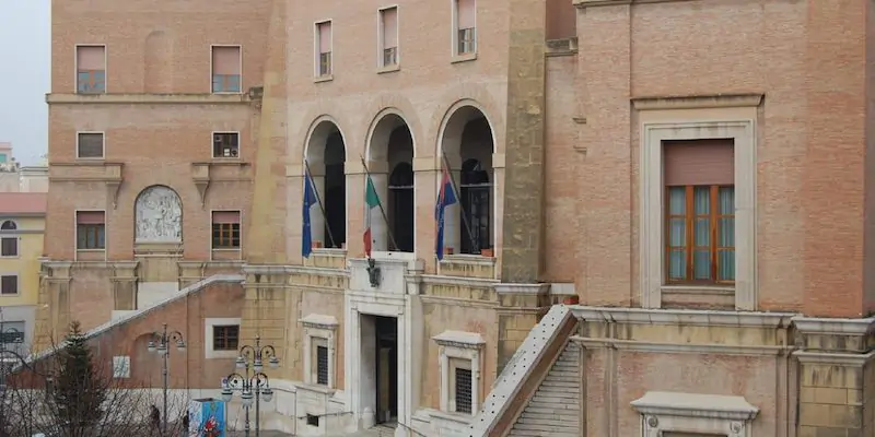 Il palazzo del municipio di Foggia (dal sito del comune di Foggia)