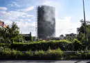 Cosa sappiamo sul palazzo bruciato a Milano