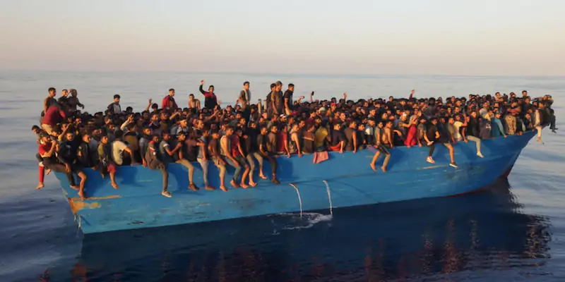 Migranti: peschereccio con 400 persone al largo di Lampedusa