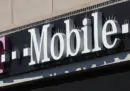 La compagnia telefonica T-Mobile ha detto che i dati personali di milioni di utenti statunitensi sono stati sottratti nel corso di un attacco informatico