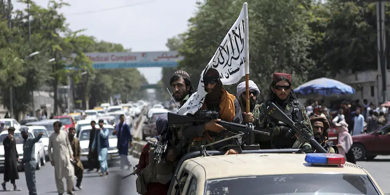 Miliziani talebani a Kabul il 19 agosto (AP Photo/Rahmat Gul)