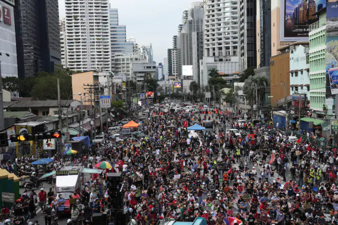 Una manifestazione organizzata il 2 settembre a Bangkok (AP Photo/Sakchai Lalit)